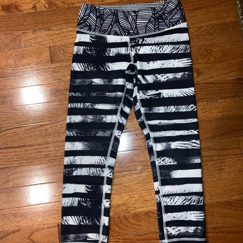 Womens Lululemon, size 4!